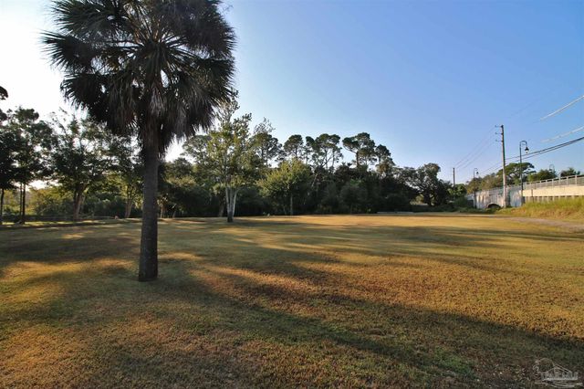 610 S Old Corry Field Rd, Pensacola, FL 32507