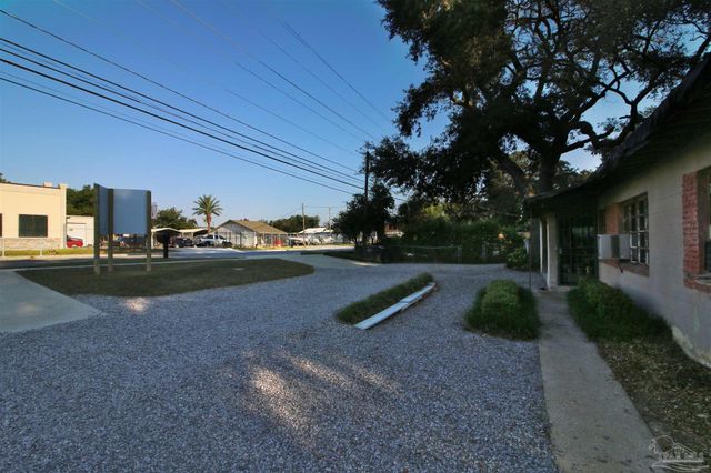 610 S Old Corry Field Rd, Pensacola, FL 32507