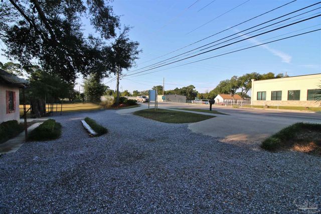 610 S Old Corry Field Rd, Pensacola, FL 32507