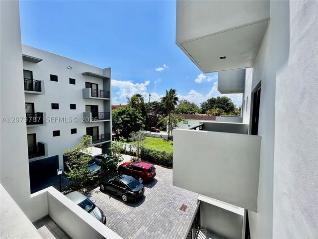 836 SW 2nd St 404, Miami, FL 33130