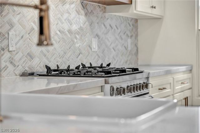 9208 Eagle Ridge Drive, Las Vegas, NV 89134