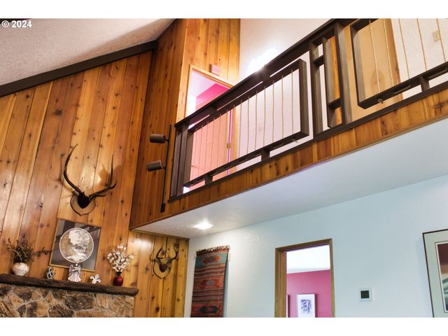 61475 WRISTON SPRINGS Rd, Coos Bay, OR 97420
