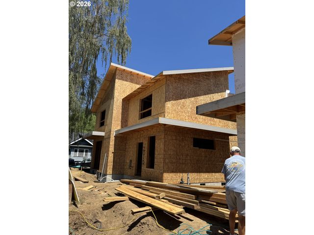 2008 Se 34TH Ave, Portland, OR 97214