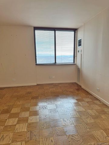 27010 Grand Central Parkway 12G, Floral Park, NY 11005