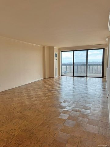 27010 Grand Central Parkway 12G, Floral Park, NY 11005