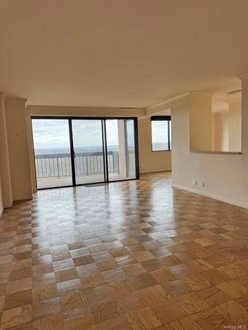 27010 Grand Central Parkway 12G, Floral Park, NY 11005