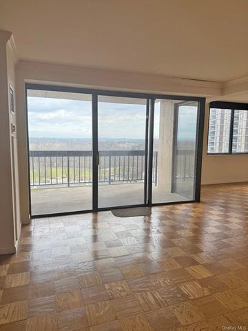 27010 Grand Central Parkway 12G, Floral Park, NY 11005