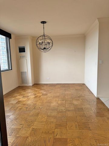 27010 Grand Central Parkway 12G, Floral Park, NY 11005