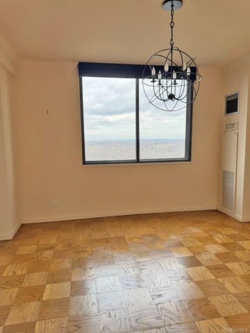 27010 Grand Central Parkway 12G, Floral Park, NY 11005