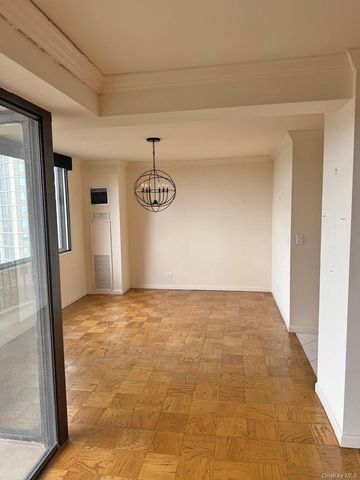 27010 Grand Central Parkway 12G, Floral Park, NY 11005