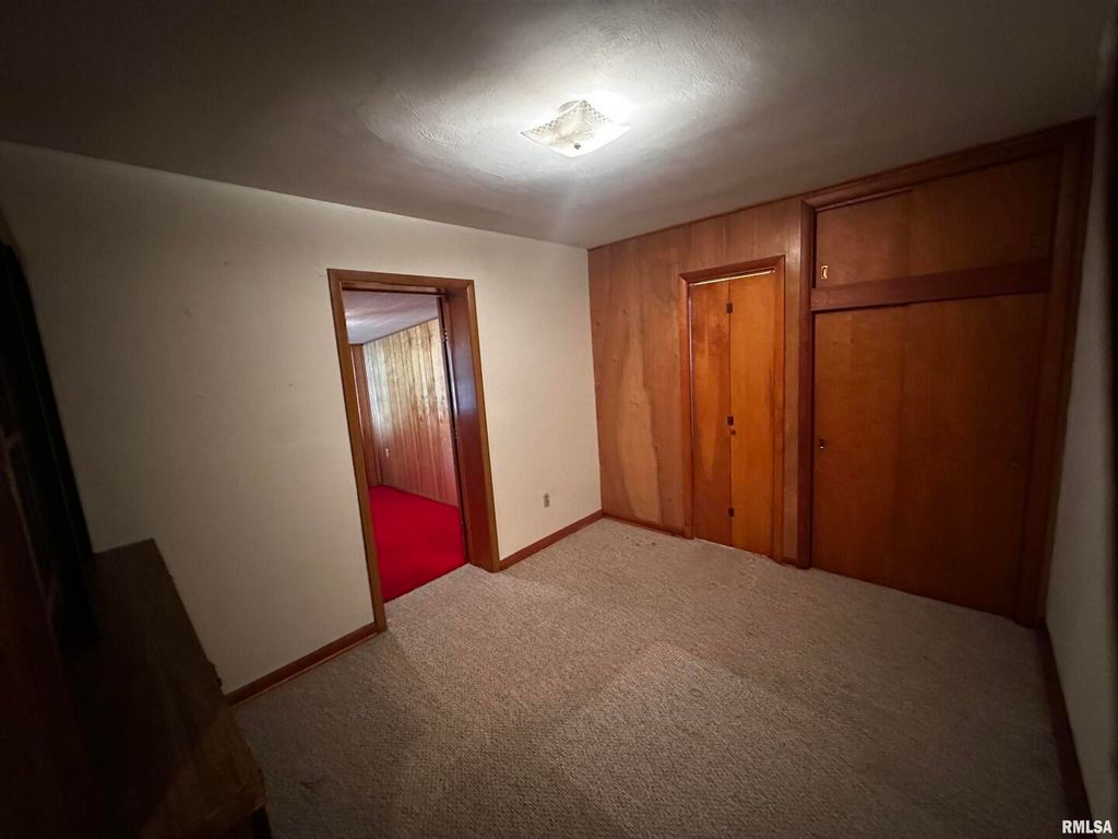 Image 12 of property listing at 1 Charles Drive, Centralia, IL 62801