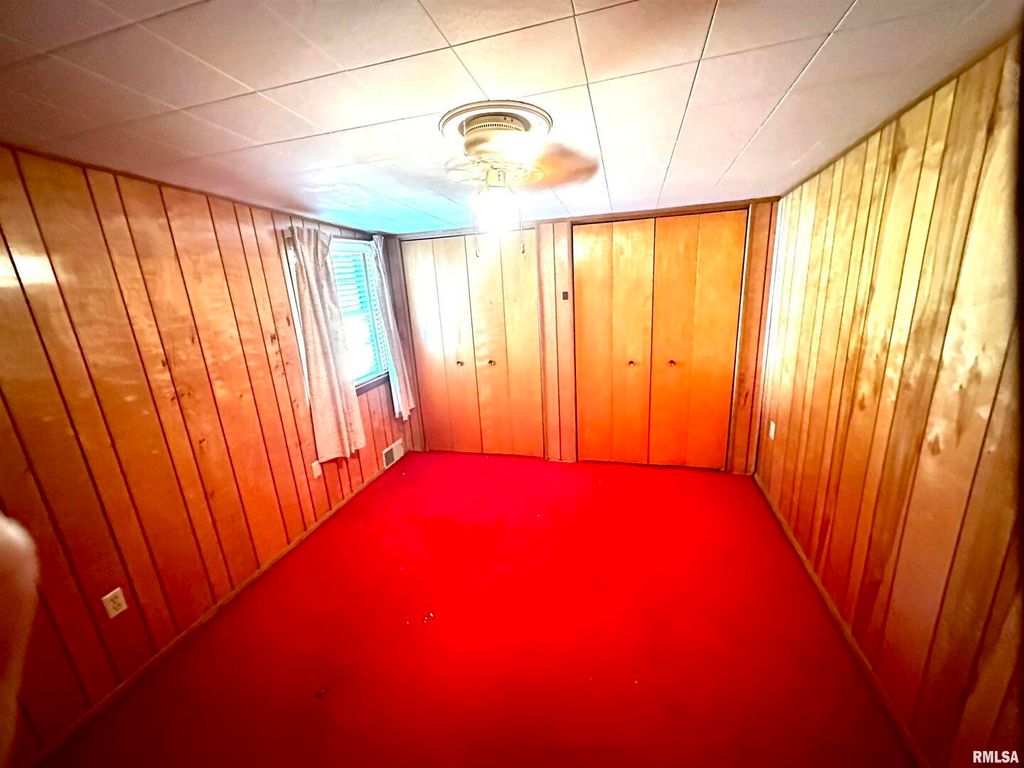 Image 13 of property listing at 1 Charles Drive, Centralia, IL 62801