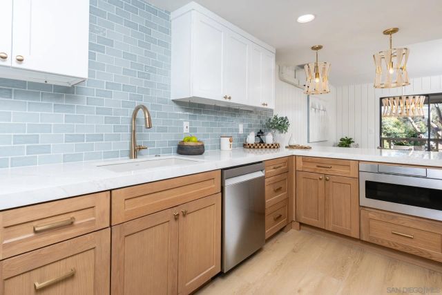 579 S Sierra 17, Solana Beach, CA 92075