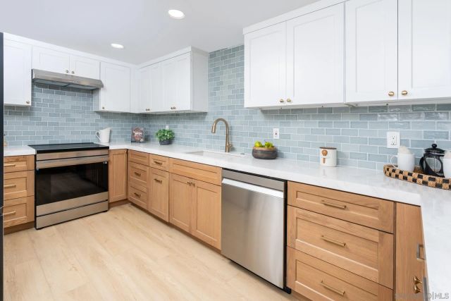 579 S Sierra 17, Solana Beach, CA 92075