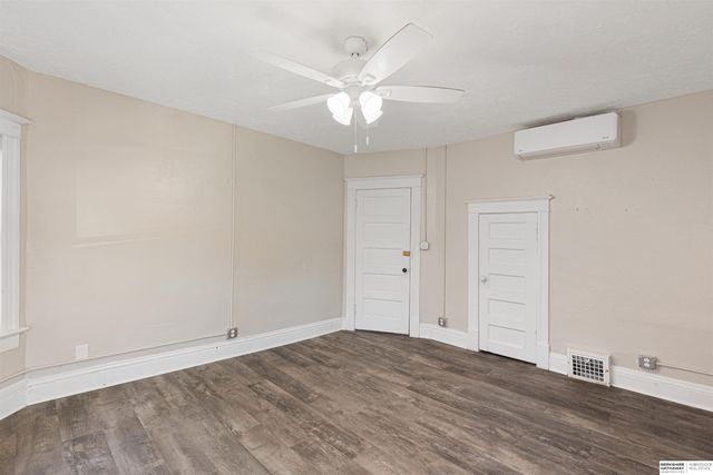 117 S 38th Street, Omaha, NE 68131