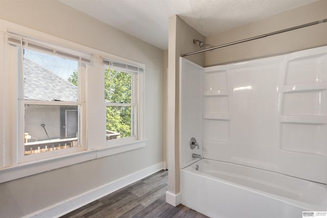117 S 38th Street, Omaha, NE 68131