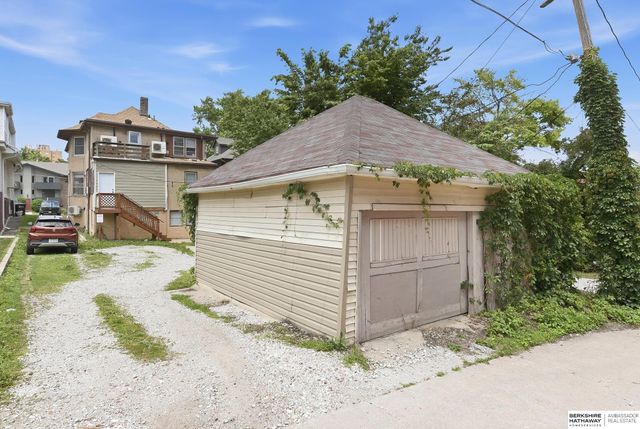 117 S 38th Street, Omaha, NE 68131