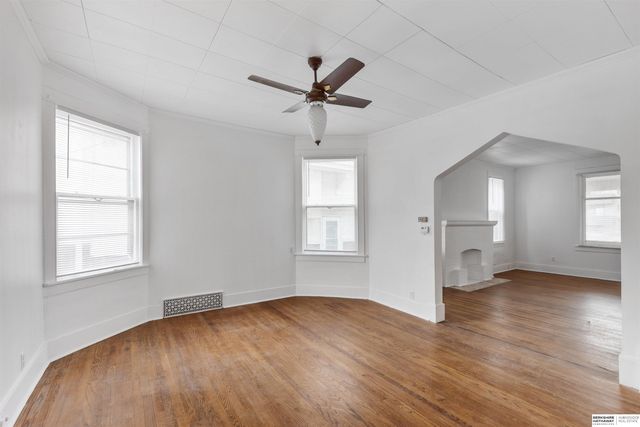 117 S 38th Street, Omaha, NE 68131