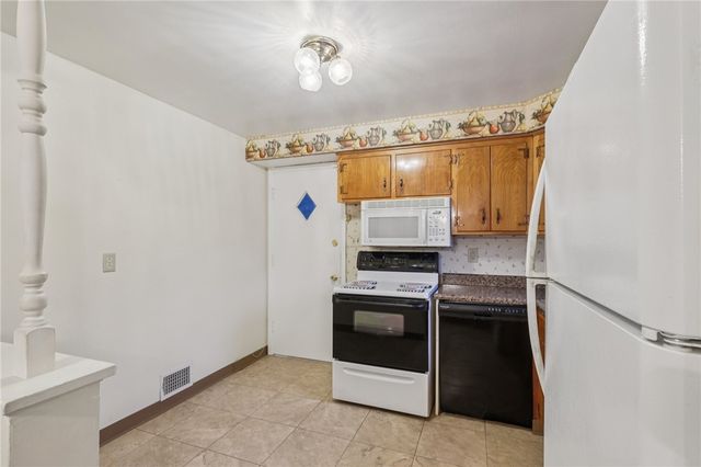 814 Laura St, West Mifflin, PA 15122