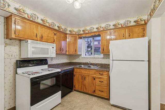 814 Laura St, West Mifflin, PA 15122