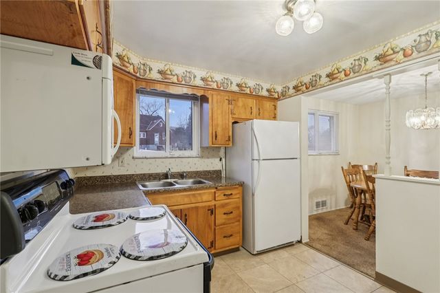 814 Laura St, West Mifflin, PA 15122