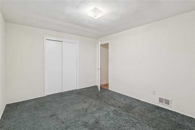 814 Laura St, West Mifflin, PA 15122