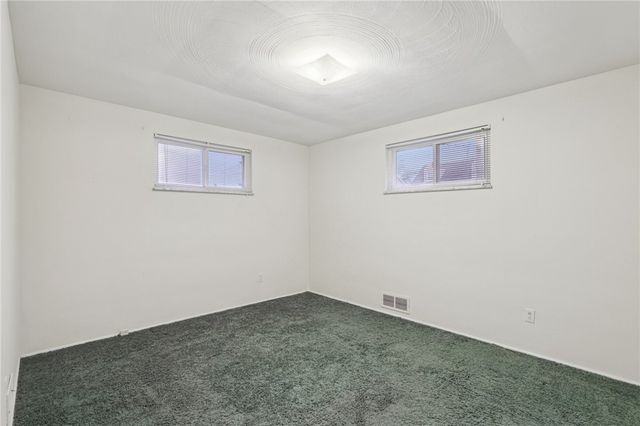 814 Laura St, West Mifflin, PA 15122