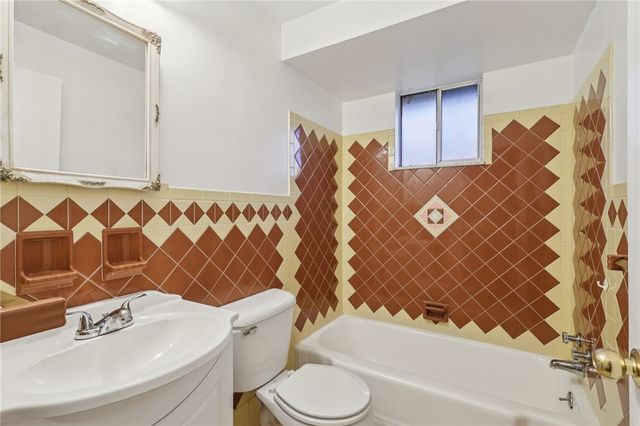 814 Laura St, West Mifflin, PA 15122