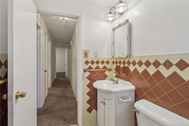 814 Laura St, West Mifflin, PA 15122