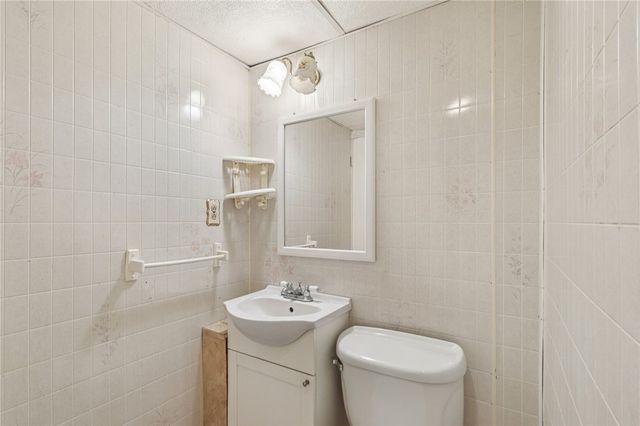 814 Laura St, West Mifflin, PA 15122