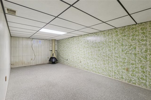 814 Laura St, West Mifflin, PA 15122