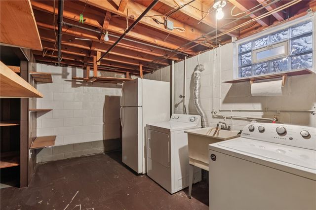 814 Laura St, West Mifflin, PA 15122