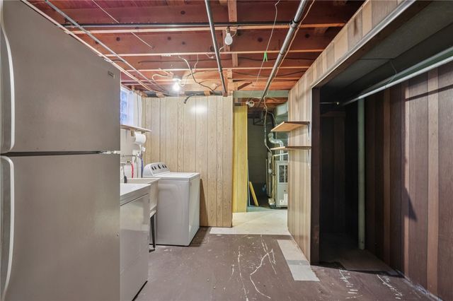 814 Laura St, West Mifflin, PA 15122