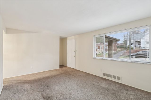 814 Laura St, West Mifflin, PA 15122