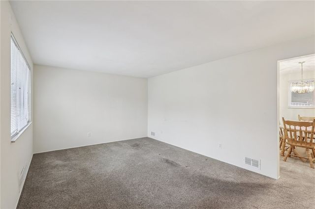 814 Laura St, West Mifflin, PA 15122