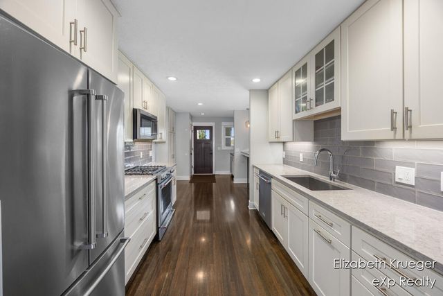 2412 Lake Drive, Grand Rapids, MI 49506