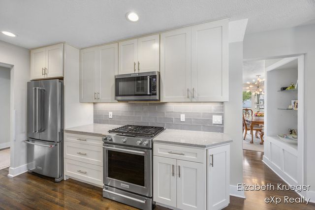 2412 Lake Drive, Grand Rapids, MI 49506