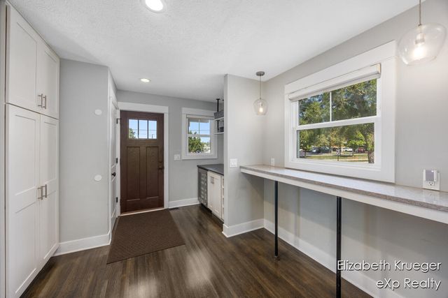 2412 Lake Drive, Grand Rapids, MI 49506