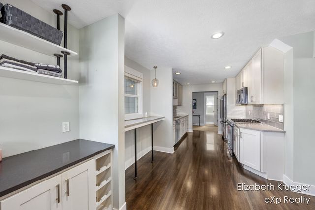 2412 Lake Drive, Grand Rapids, MI 49506