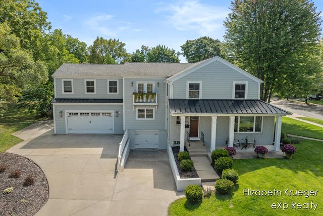 2412 Lake Drive, Grand Rapids, MI 49506