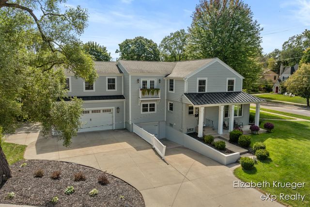 2412 Lake Drive, Grand Rapids, MI 49506