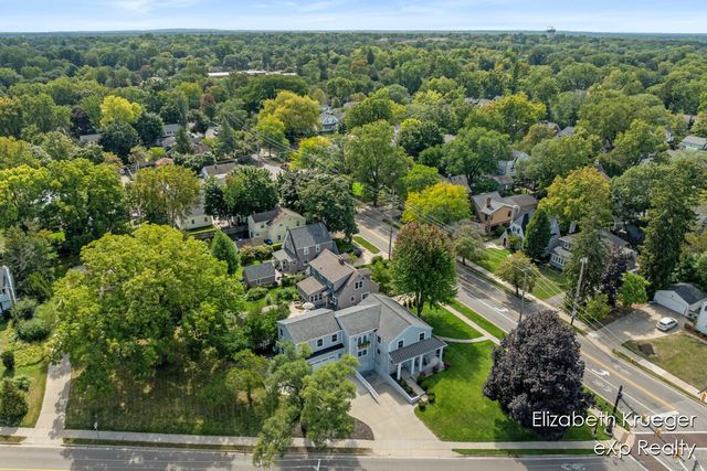 2412 Lake Drive, Grand Rapids, MI 49506