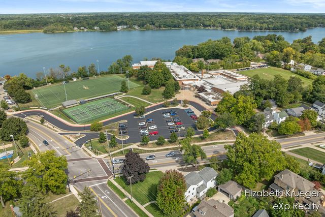 2412 Lake Drive, Grand Rapids, MI 49506