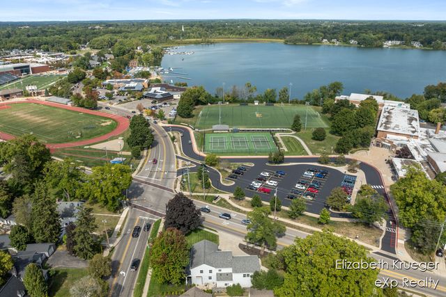 2412 Lake Drive, Grand Rapids, MI 49506