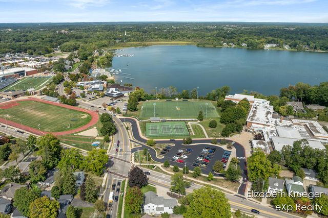 2412 Lake Drive, Grand Rapids, MI 49506