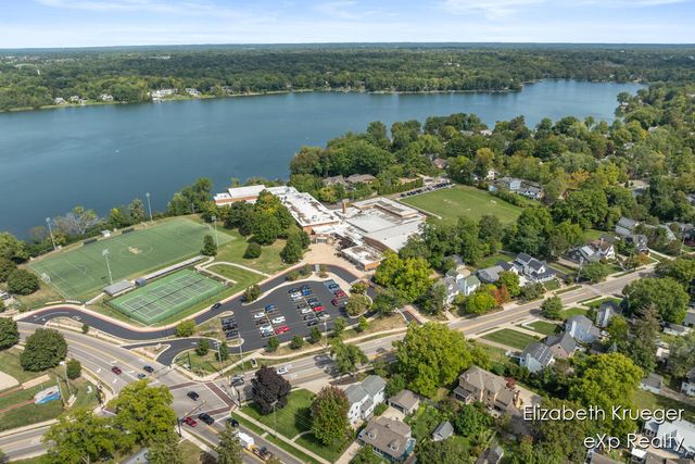 2412 Lake Drive, Grand Rapids, MI 49506