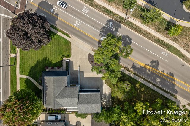 2412 Lake Drive, Grand Rapids, MI 49506