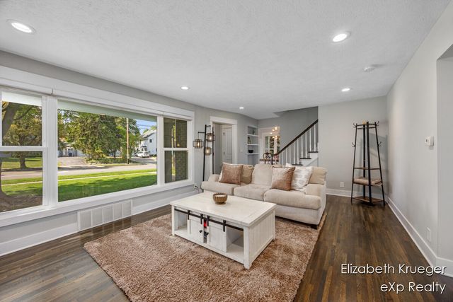 2412 Lake Drive, Grand Rapids, MI 49506