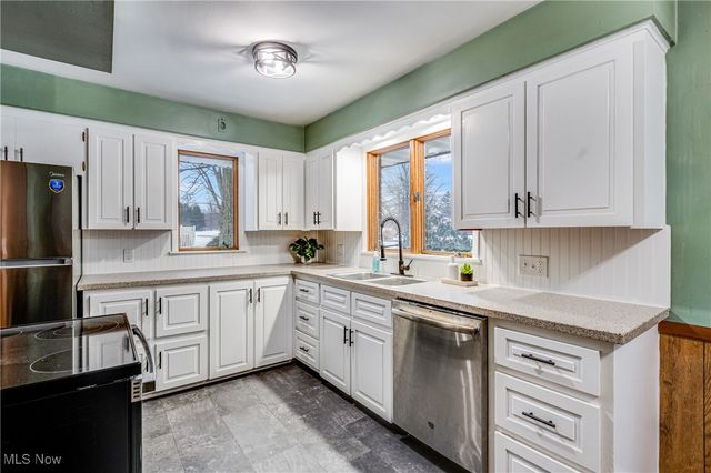 1850 Oriel Rogers Road, Girard, OH 44420