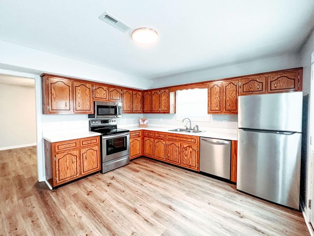 124 Ballygar St Apt F, Clarksville, TN 37043